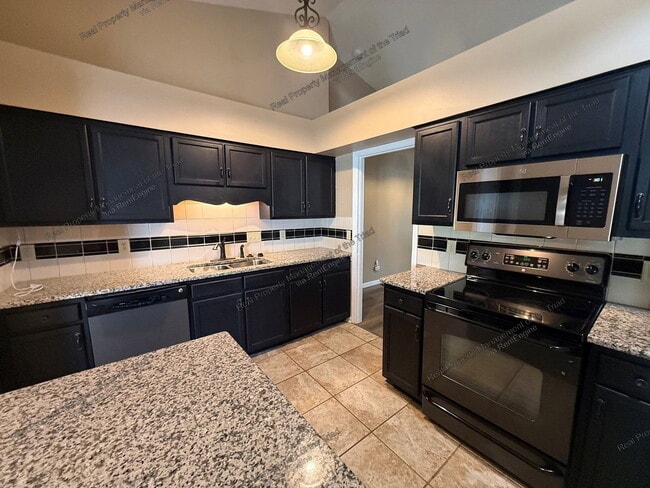 Photo - 3925 Cobblestone Bend Dr