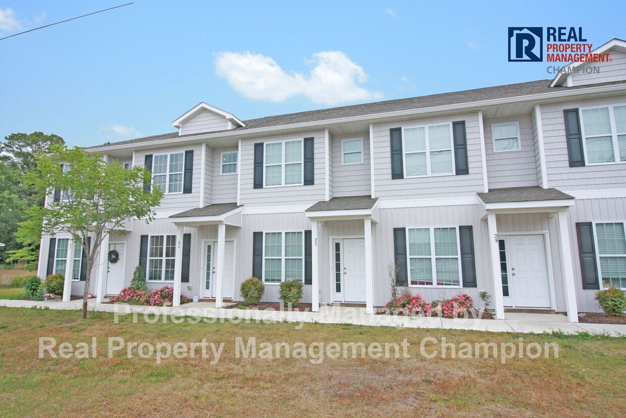 Townhome w/Open Floor Plan in Heart of Leland - Townhome w/Open Floor Plan in Heart of Leland