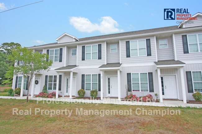 Townhome w/Open Floor Plan in Heart of Leland - Townhome w/Open Floor Plan in Heart of Leland
