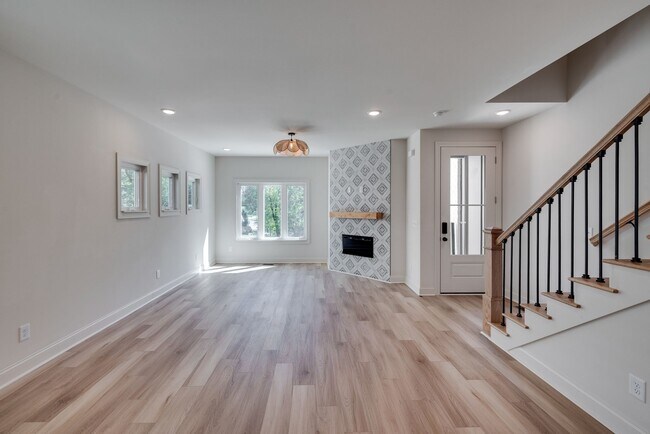 Photo - 2401 Inga St