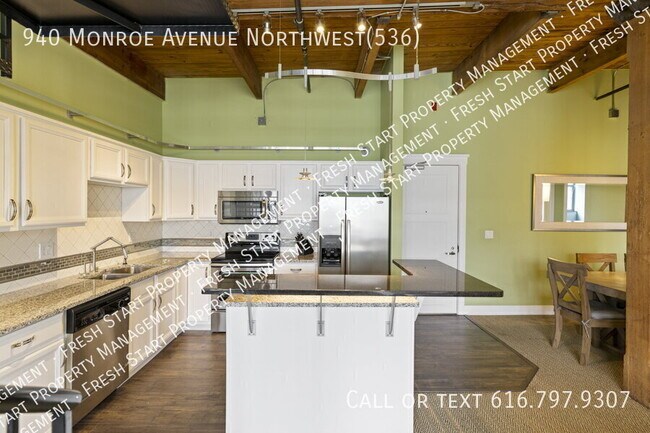 Photo - 940 Monroe Ave NW