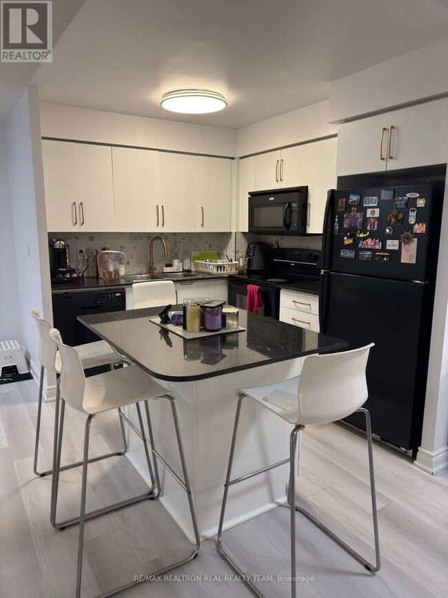 Photo - 310 Burnhamthorpe Rd W Unit 1810