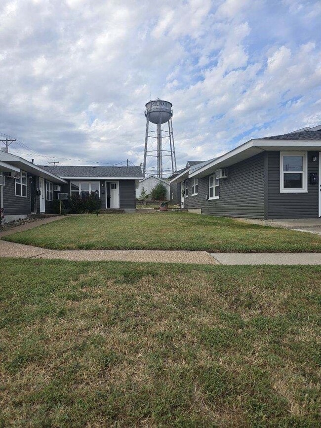 Building Photo - Newly Renovated 2 Bed 1 Bath Unit 5 Rental