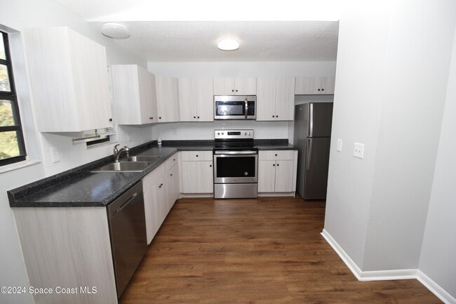 Photo - 440 Mercury Ave SE Unidad E