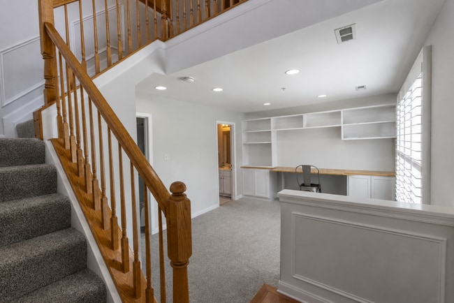 Photo - 2086 Clipper Park Rd