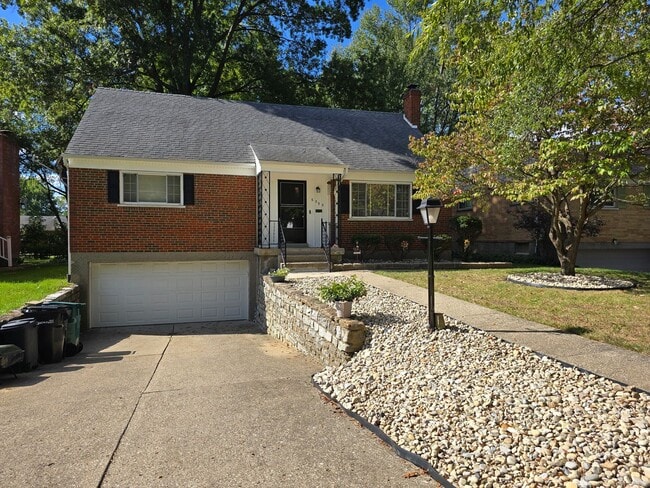 Building Photo - Hidden Gem - 4 Beds | 2.5 Baths | 2-Car Ga...