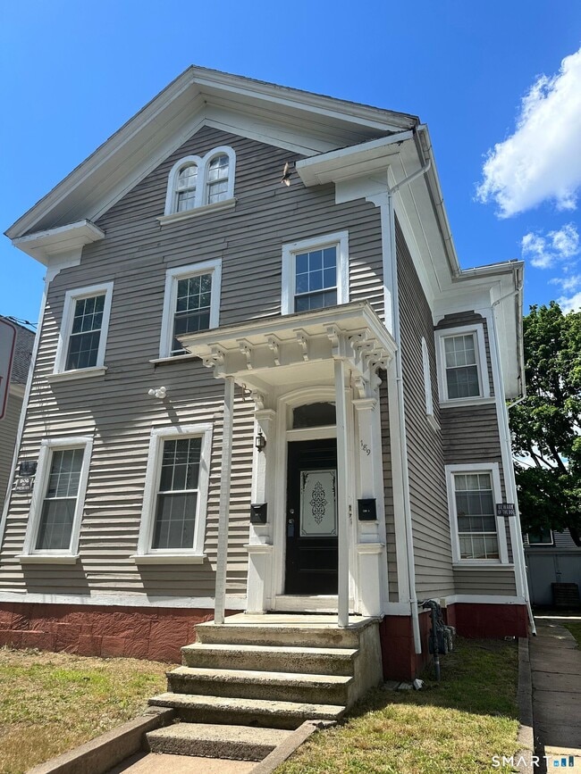 Building Photo - 189 Putnam St