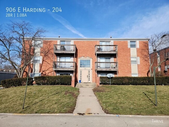 Building Photo - 906 E Harding Dr