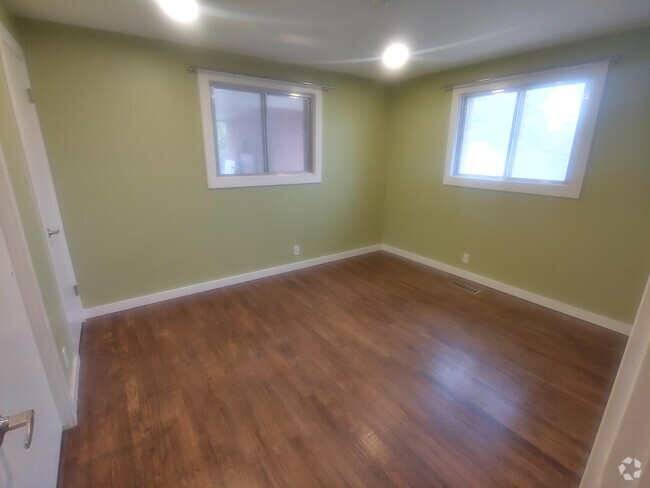 Building Photo - 1729 N Alder Street Unit NW Bedroom Rental