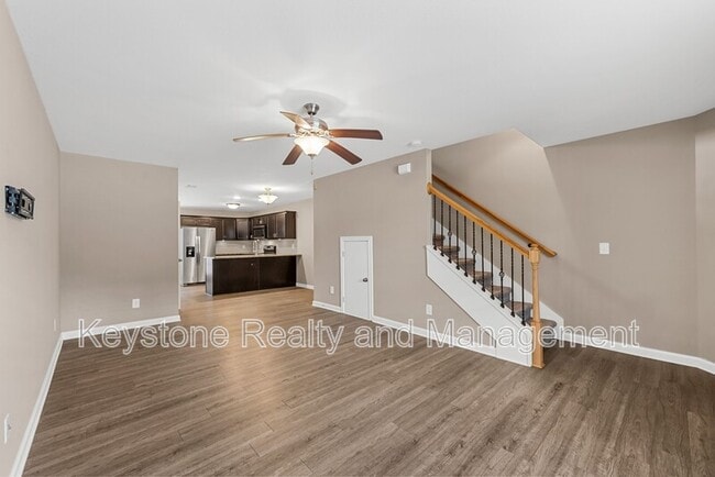 Photo - 301 Landrum Pl