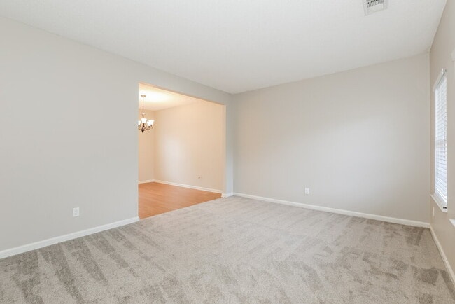 Photo - 1607 Thornwick Trace