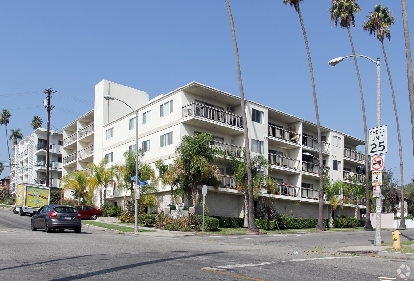 Golden Shores - Golden Shores Apartments