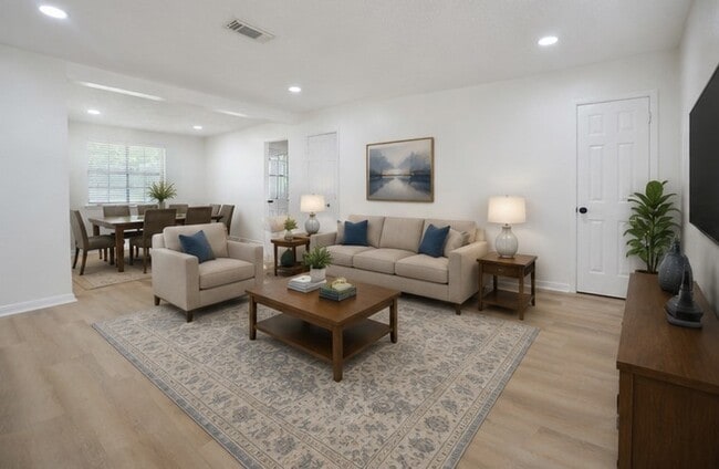 Photo - 536 Castlelake Dr