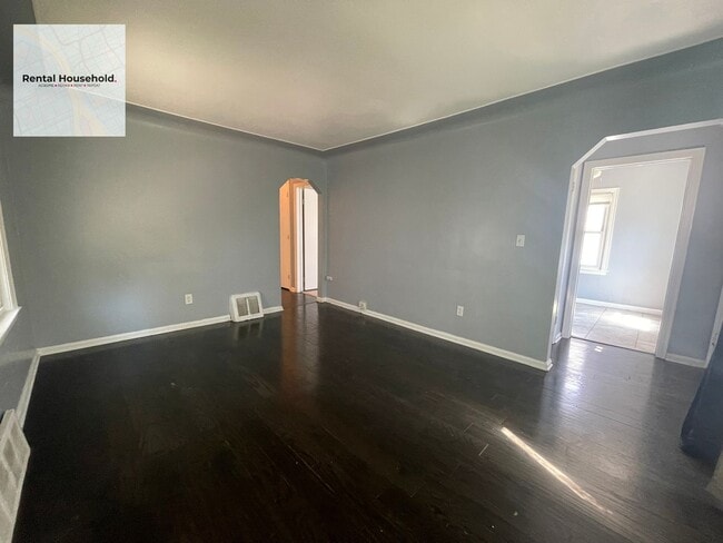 Building Photo - Cozy 3-Bedroom Bungalow for Rent: A Perfect Place to Call Home (SECTION 8-Preferred)
