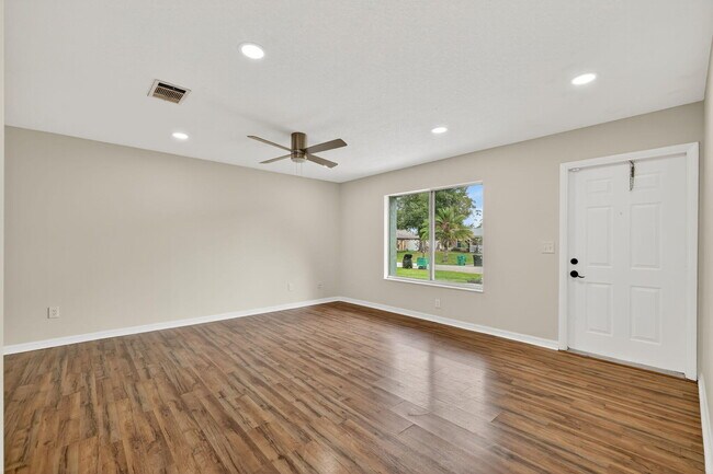 Photo - 2252 SE Aneci St