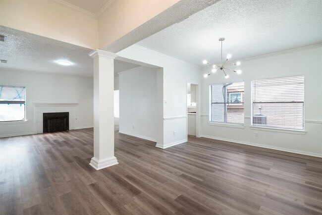1030 Wentworth Dr