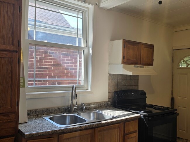 232 W 111th Pl