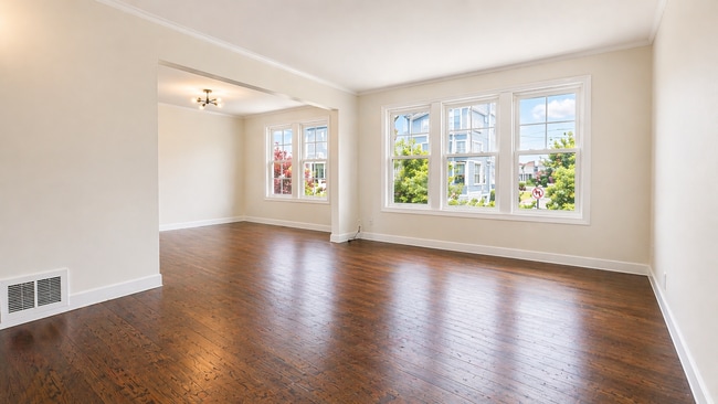 Building Photo - 11-13 Milton Unit 11 Milton