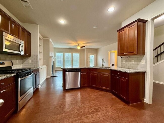 5115 Breezewood Cir