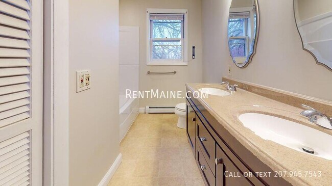 Photo - 198 Main Rd N Unit B