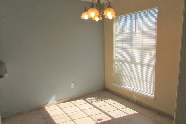 Photo - 1611 Chippawa Ln