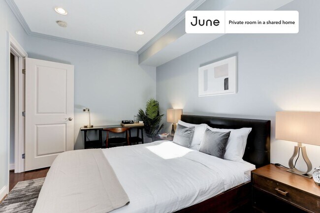Room in Shared 5 bed/3.5 bath home in Capitol Hill