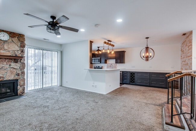 Photo - 340 Springlake Ln Unidad D