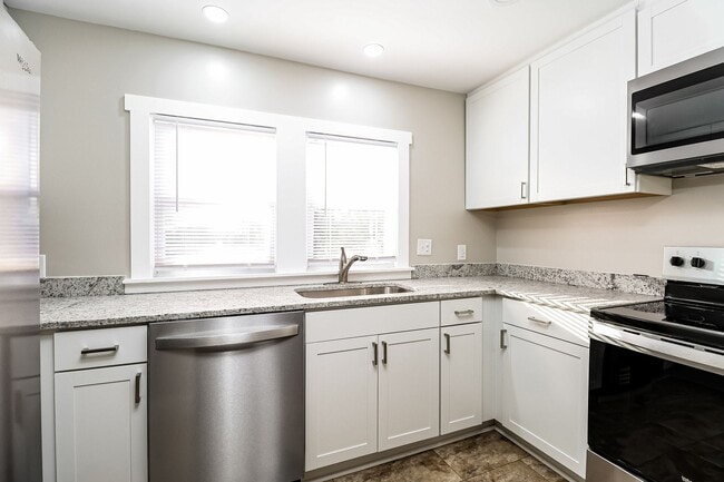 Photo - 2/1 House - Just Renovated Kitchen & Bath