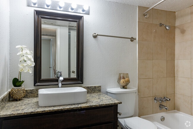 2BR, 1BA - 800 SF - Residence at The Heights