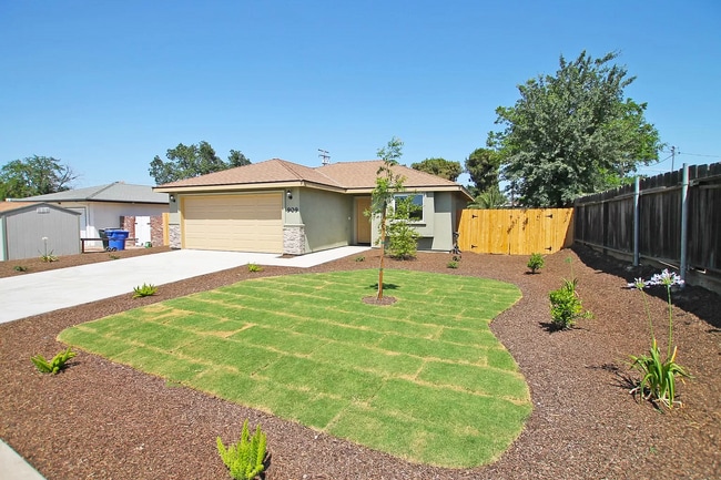 Photo - 909 Gladys Way