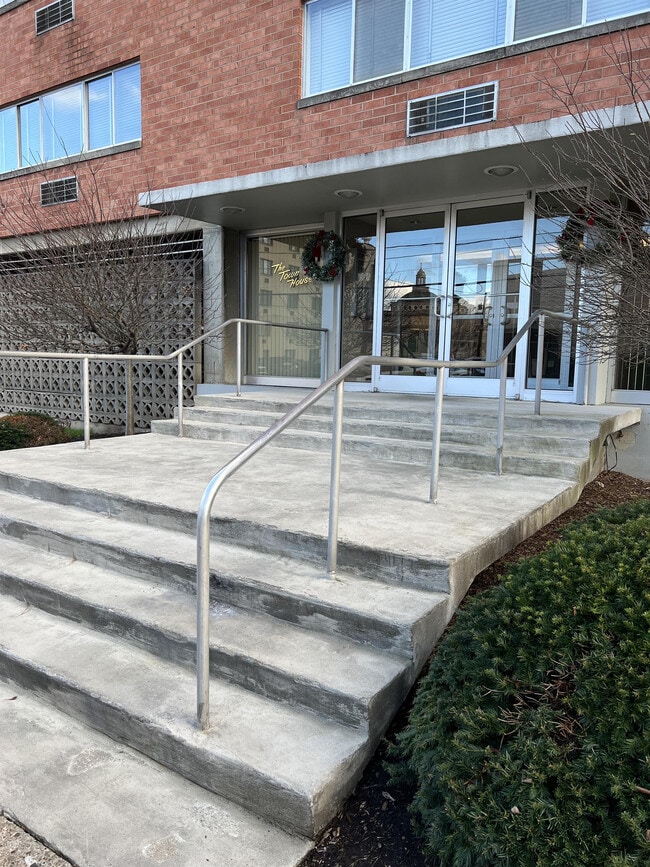 Photo - 1202 Kanawha Boulevard East