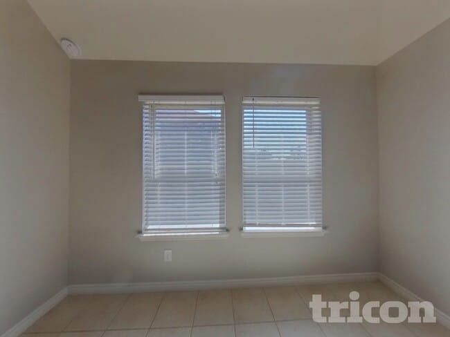 Photo - 125 Acadia Ln