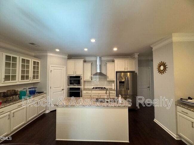 Photo - 258 Chatsworth Ln