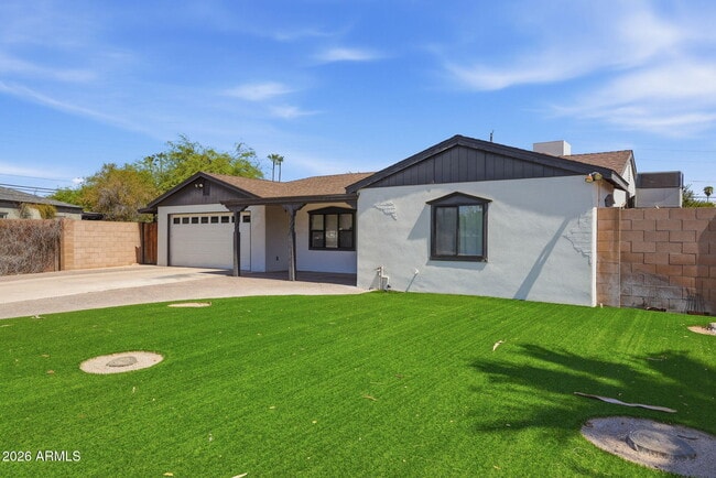 1202 W Amelia Ave