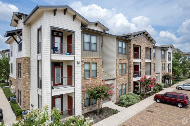 Building Photo - Queenston Manor Rental