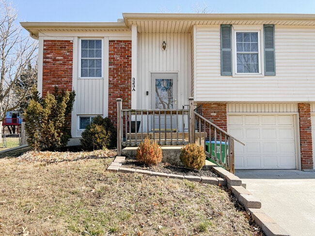 Photo - 323 SE Melody Ln