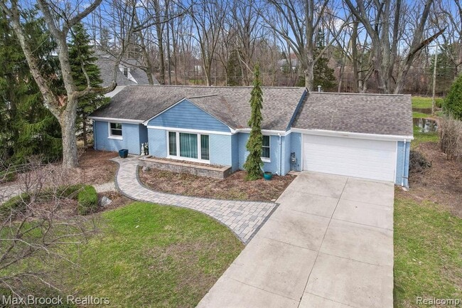 Building Photo - 2905 W Hickory Grove Rd