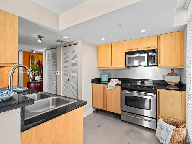 Photo - 7600 Collins Ave Unit 412