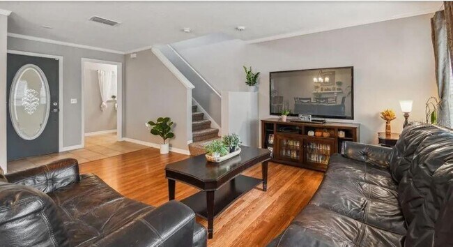 Photo - 2403 Hassonite St