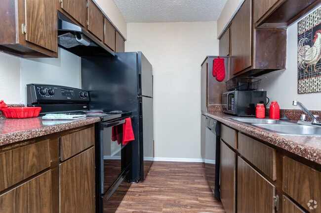 1BR,1BA-750SF
