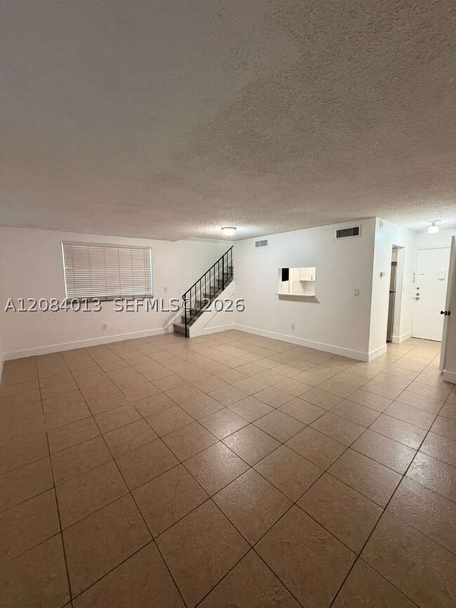 1255 W 53rd St Unit 202
