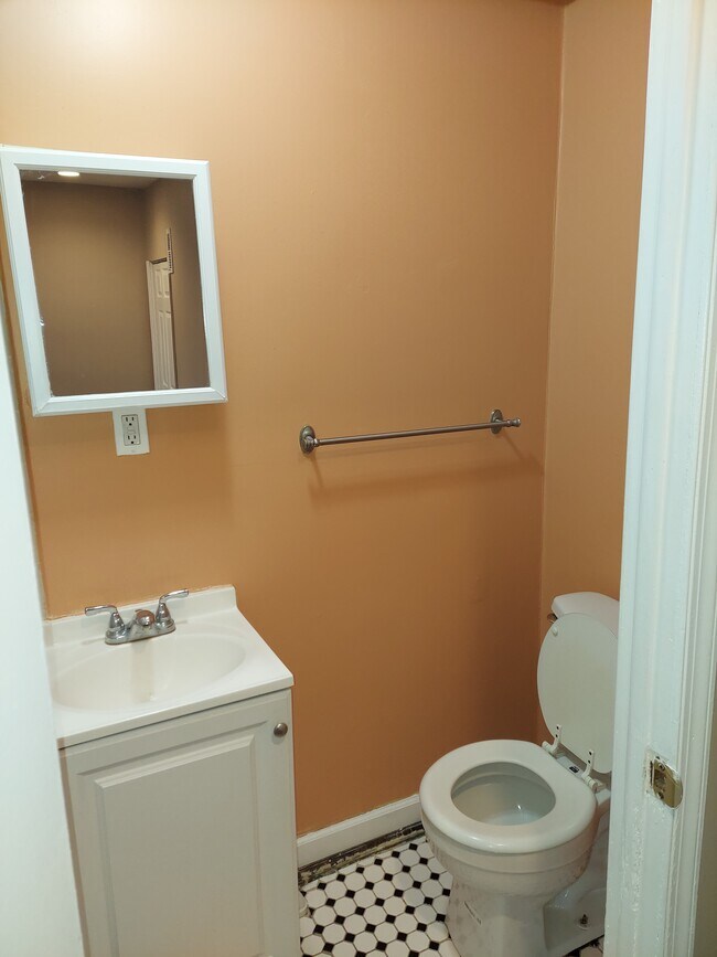 Photo - 184 E Huntingdon St