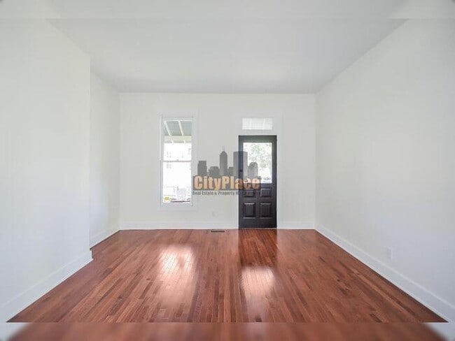 Photo - 843 N Park Ave