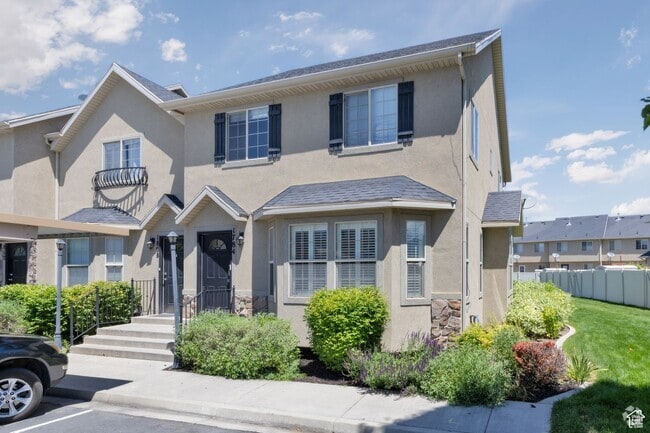 Building Photo - Springville Townhome