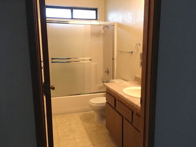 Photo - 2601 Oxford Rd Unit 1