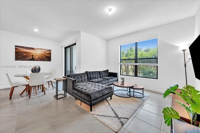 Photo - 1004 Willow Pl