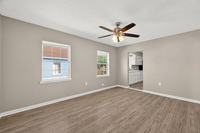 Photo - 2313 35th Ave N