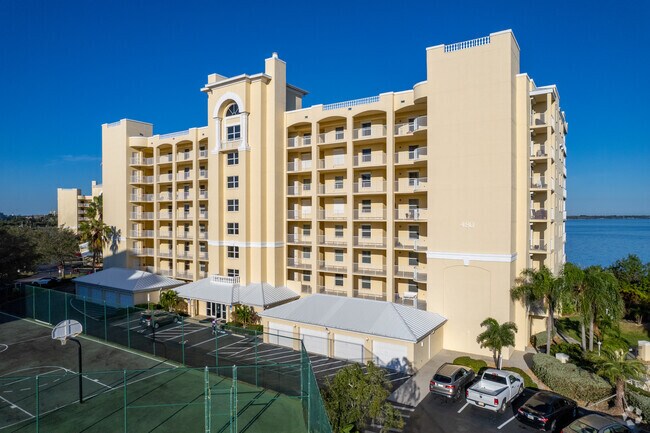 Island Pointe