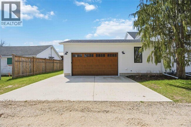 Photo - 430 Greenfield St