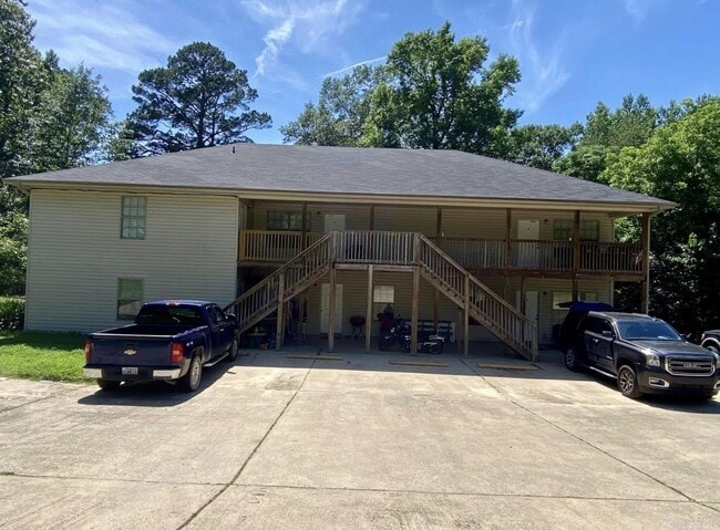 Building Photo - 320 Elmo St Rental